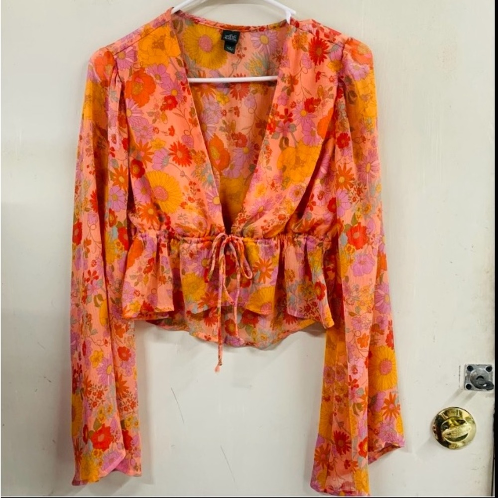 Wild Fable trippy 70s bell hippie flowy floral sheer top 🧡🌼 yellow orange